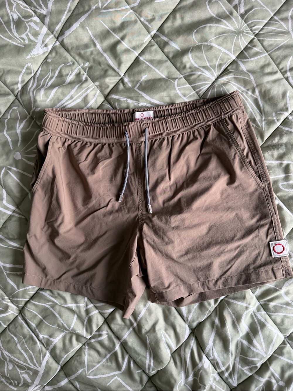 PUBLIC BEACH | men’s khaki shorts
